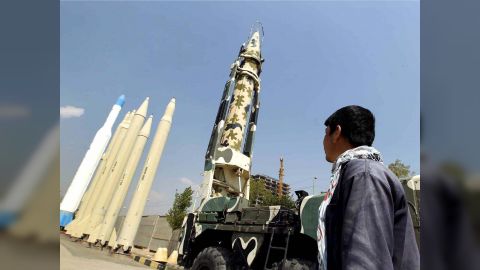 الحوثيون يتبنون هجوماً صاروخياً على تل أبيب ويقولون إنه استهدف هدفاً عسكرياً