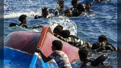 الداخلية اليمنية تعلن انتشال جثامين 65 مهاجراً أفريقياً من شواطئ شبوة