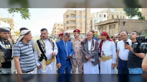 السلطة المحلية بتعز تعلن فتح طريق عصيفرة - الستين وتدعو المليشيات للاستجابة