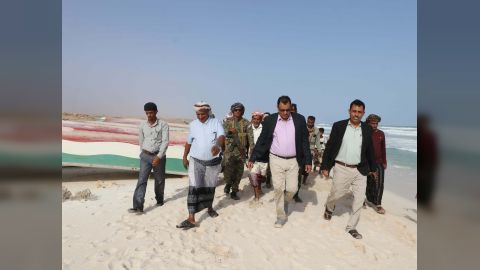 17الوزير السقطري يطلع على إحتياجات القطاع السمكي والحيواني في سقطرى1957856940083625