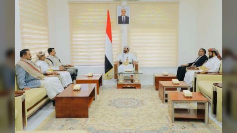 العرادة يدعو الأحزاب إلى توحيد الموقف السياسي والخطاب الإعلامي وتعزيز الاصطفاف الوطني