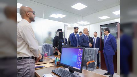 رئيس الوزراء يفتتح مقر المؤسسة العامة للاتصالات السلكية واللاسلكية في عدن