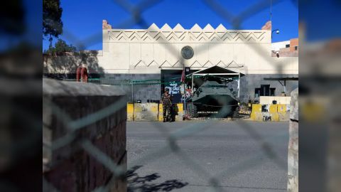 منظمة حقوقية تدين إحالة الحوثيين لعدد من موظفي الهيئات الإغاثية إلى النيابة الجزائية بصنعاء