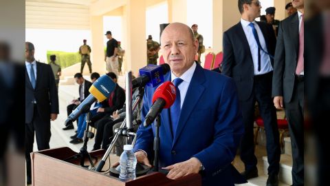 الرئيس العليمي يعلن بدء اجراءات انشاء محطتين للطاقة الكهربائية في حضرموت بقدرة 100 ميجاوات