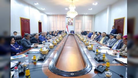 مجلس الوزراء يعقد اجتماعاً استثنائياً لمناقشة الأوضاع العسكرية وخطط التطوير لتحسين أداء القوات المسلحة