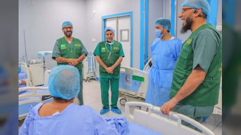 فريق طبي سعودي يجري عملية قلب نادرة في المكلا