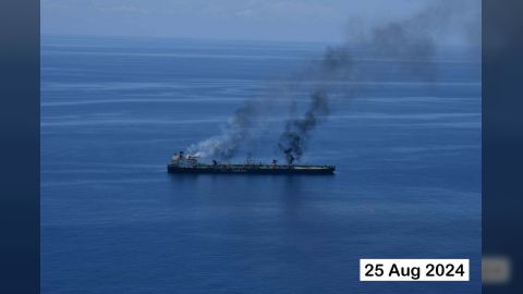 أسبيدس: النيران لا تزال مشتعلة في السفينة سونيون بعد أيام من هجوم وكلاء إيران