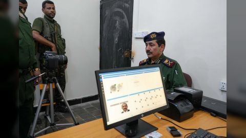 وزير الداخلية يدشن العمل بالنظام الإلكتروني لإدارة الموارد البشرية لمنتسبي الوزارة