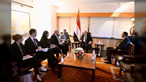 رئيس مجلس القيادة يستقبل المبعوث الامريكي الى اليمن