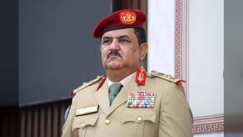 الداعري: الحوثي لن يتوقف عن استهداف السفن في البحر الأحمر وجاهزون للتحرك نحو صنعاء