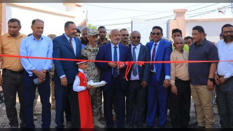 محافظ الحديدة يفتتح مدرسة حمزة بن عبدالمطلب في الخوخة بالحديدة