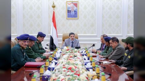 رئيس الوزراء يعقد اجتماعاً بقيادة وزارة الداخلية ومدراء عموم الشرطة في المحافظات