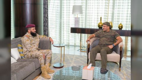 طارق صالح يطلع على الوضع العملياتي لمحور مران ويثمن تضحيات منتسبيه