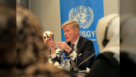 الإرياني: المبعوث الأممي محاصر بقضايا فرعية ويتجاهل التحديات الكبرى في اليمن