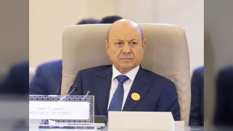 الرئيس العليمي: تقوية الموقف الفلسطيني يبدأ بموقف عربي موحد يشمل ردع المليشيات الارهابية