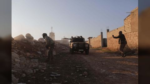 المعارضة السورية تدخل مدينة حلب وتسيطر على كليتين عسكريتين