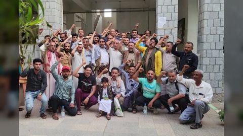 الحوثيون يُخضعون إعلاميين وناشطين في الحديدة للتعبئة الطائفية