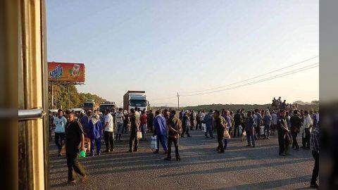 الحديدة... مليشيا الحوثي تغلق أحد المصانع الخاصة وتطلق النار على عماله المحتجين