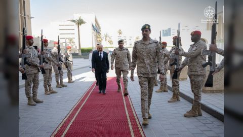 رئيس مجلس القيادة يزور مقر قيادة القوات المشتركة لتحالف دعم الشرعية