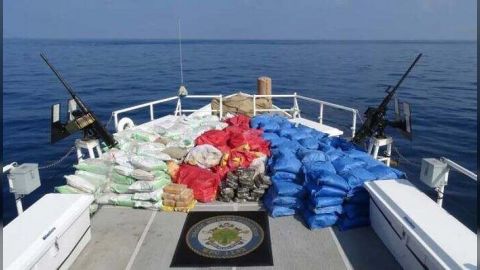 القوات الدولية تضبط شحنة مخدرات في طريقها للحوثيين بقيمة 4 ملايين دولار في البحر الأحمر