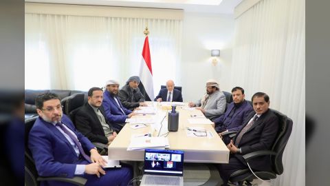 مجلس القيادة الرئاسي يوجه بإصلاحات شاملة لتحسين كفاءة مؤسسات الدولة