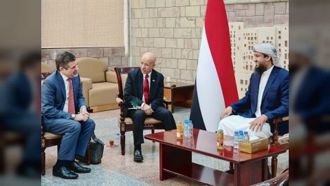 المحرّمي يبحث مع السفير الأمريكي مستجدات الأوضاع في اليمن ويطالب بخطوات رادعة ضد الحوثيين