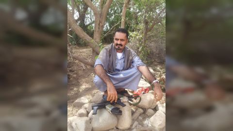 مشرف حوثي يقتل شقيقته ويصيب ابنها في مقبنة