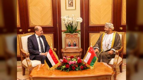 وزير الخارجية يبحث مع نظيره العماني العلاقات الثنائية ومستجدات الاوضاع في اليمن