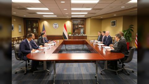 رئيس الوزراء يلتقي بالقائم باعمال رئيس الوكالة الامريكية للتنمية