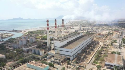 عدن... مؤسسة الكهرباء تعلن انقطاع التيار بشكل كلي عن المدينة جراء نفاد الوقود