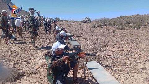 تعز... مقتل وإصابة 5 طلاب جامعيين أثناء دورة عسكرية للحوثيين بالحوبان