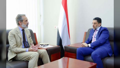 رئيس الوزراء يستقبل في عدن المنسق المقيم للأمم المتحدة في اليمن