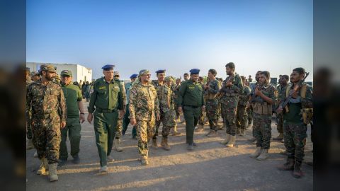 طارق صالح يتفقد جاهزية قطاع أمن الساحل الغربي