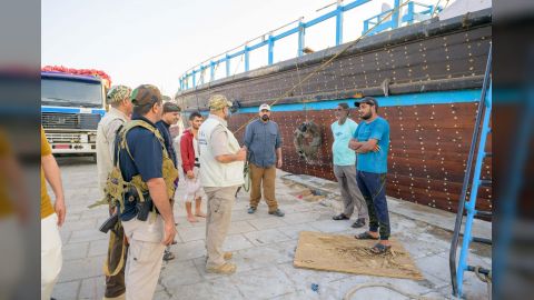 طارق صالح يتفقد ميناء المخا ويطلع على حركة تصدير المنتجات الزراعية