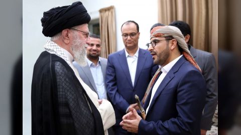 غموض إستراتيجي... ما وراء مزاعم تخلي إيران عن دعمها للحوثيين في اليمن؟