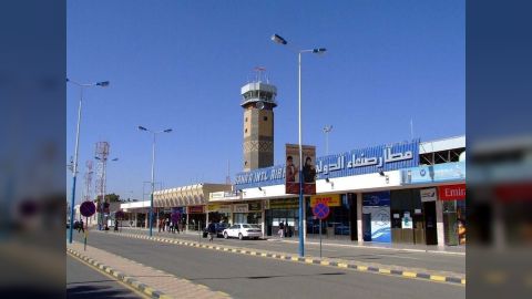 الحوثيون يغلقون صنعاء ويمنعون قادة ورجال أعمال من مغادرتها