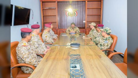 طارق صالح يطلع على الموقف العملياتي ويؤكد على الدور المحوري لوزارة الدفاع في تطوير القوات المسلحة