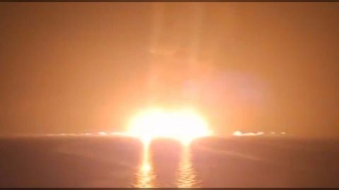 لا تساهل مع تمويل الإرهاب الحوثي... الجيش الأمريكي يعلن تدمير منصة الوقود في ميناء رأس عيسى