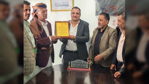 محكمة حوثية تواصل محاكمة ناشط حقوقي على ذمة انتقاده لفساد مسؤول حوثي في محافظة إب