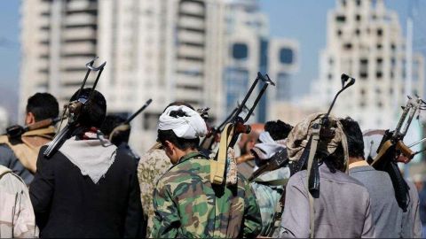 صنعاء... مليشيا الحوثي تسطو على منزل مسؤول حكومي سابق وتطرد عائلته من داخله