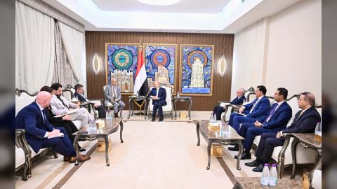 رئيس مجلس القيادة يستقبل سفير الولايات المتحدة الامريكية