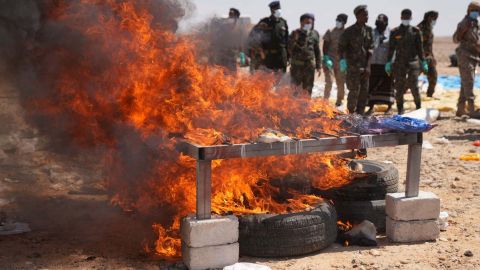 إتلاف أكثر من أربعة أطنان من المواد المخدرة في المهرة