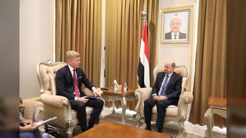 وزير الخارجية يشدد على ضرورة التعامل الدولي الصارم مع مليشيا الحوثي الإرهابية