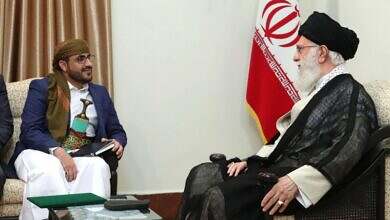 موقع: إيران حثت الحوثيين على الاتفاق مع أمريكا بعد تحميلها مسؤولية الهجمات