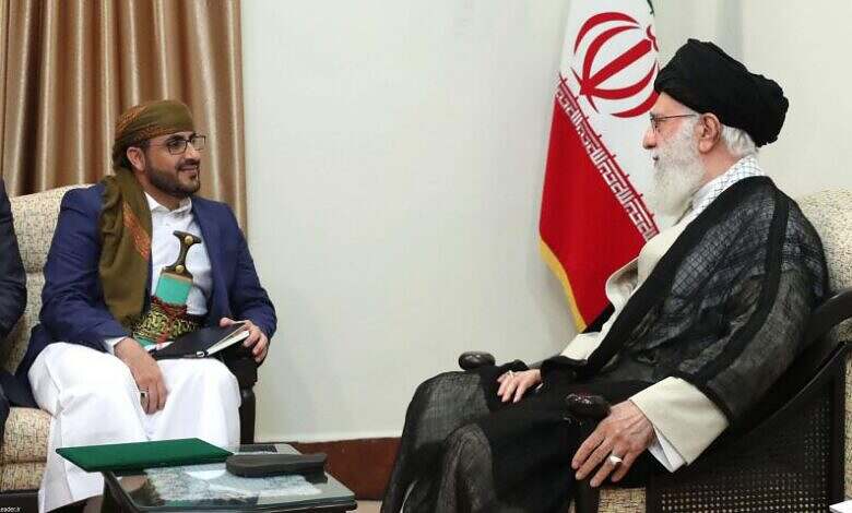 موقع: إيران حثت الحوثيين على الاتفاق مع أمريكا بعد تحميلها مسؤولية الهجمات