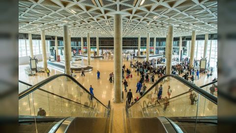 يمنييون عالقون في الأردن بعد استهداف مطار صنعاء بغارات إسرائيلية