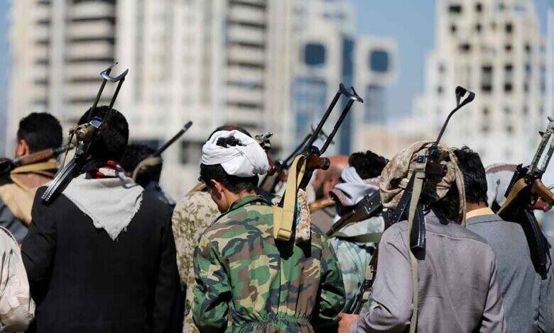مليشيات الحوثي الارهابية تستهدف الأحياء السكنية شمالي تعز وتفجر منزل مواطن