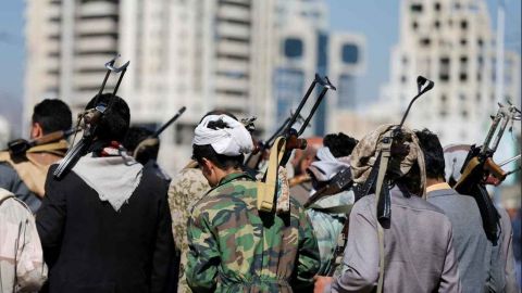 مليشيات الحوثي الارهابية تستهدف الأحياء السكنية شمالي تعز وتفجر منزل مواطن