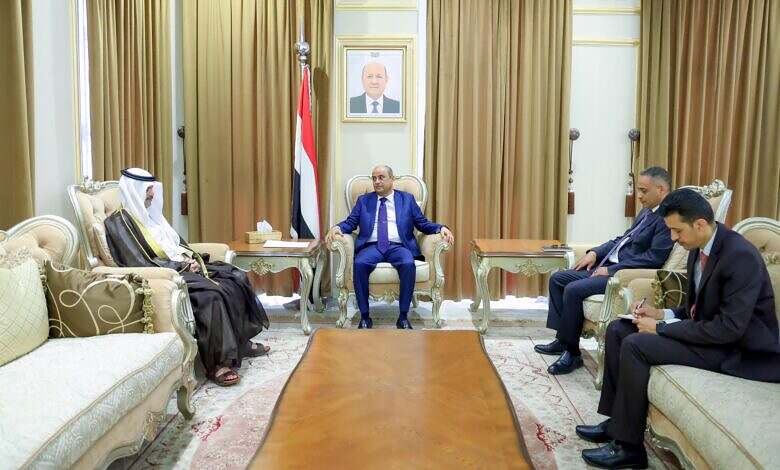 رئيس الوزراء يشيد بالعلاقات الأخوية المتميزة بين اليمن والكويت والحرص على تطويرها