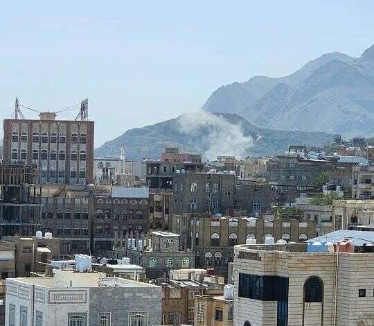 مليشيات الحوثي الارهابية تستهدف الأحياء الشرقية بمدينة تعز بقذائف المدفعية